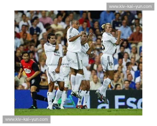 巅峰红蓝与银河战舰：2011年，那场让世界窒息的足球“内战”